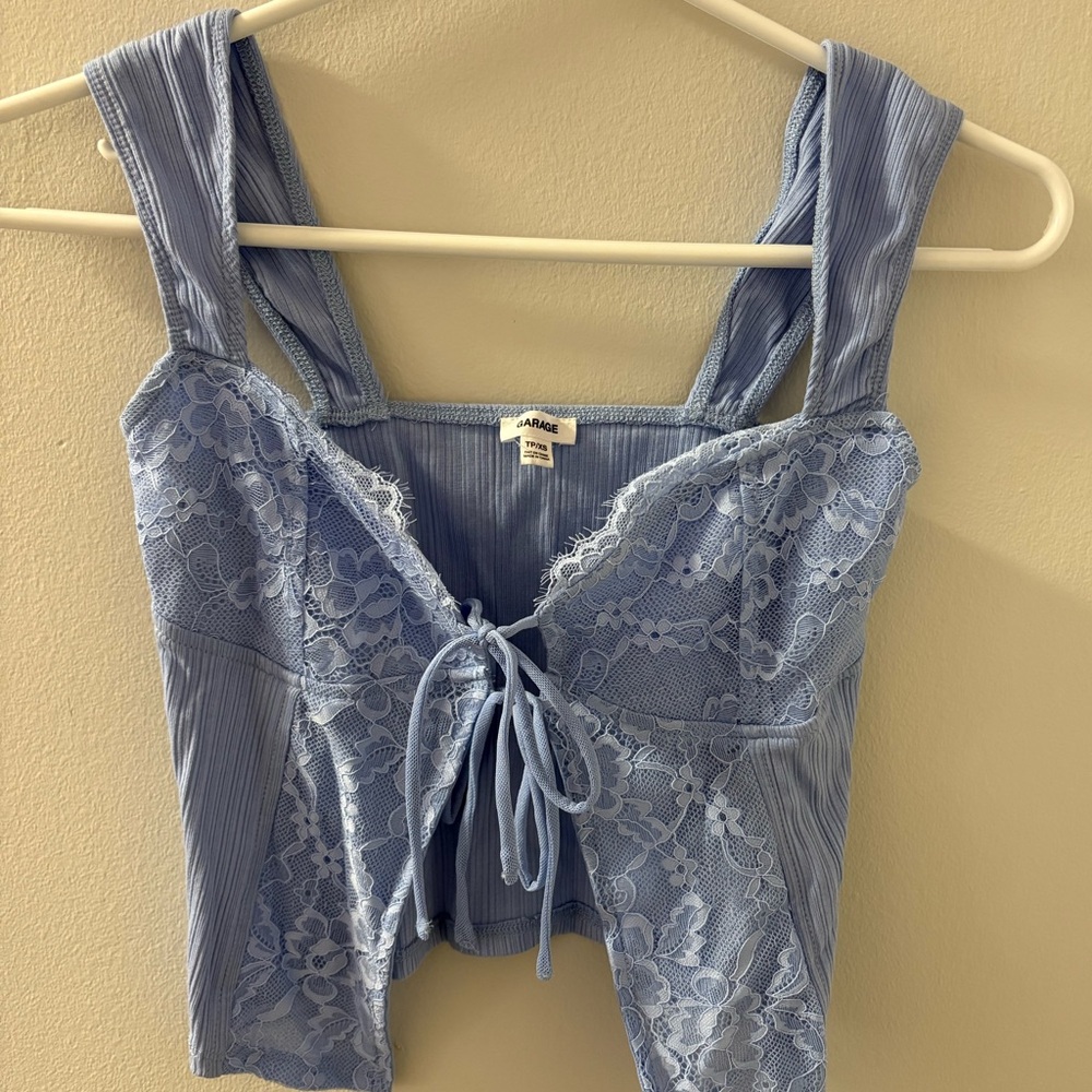 Garage Tie Front Flyaway Tank

Never worn, Size XS